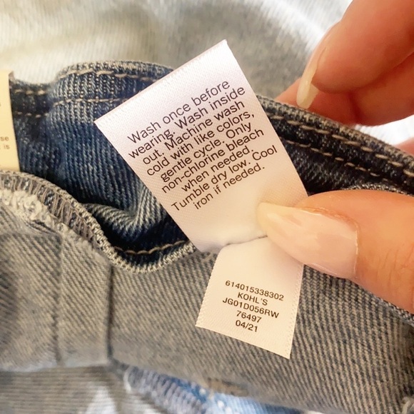 SO High Rise Vintage Stretch Light Wash Paperbag Mom Shorts - Picture 11 of 12